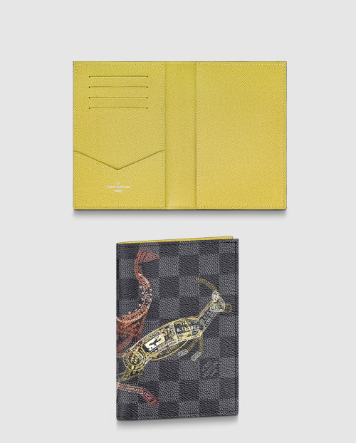 [LOUIS VUITTON-루이비통]쿠베르튀르 여권지갑 N64604