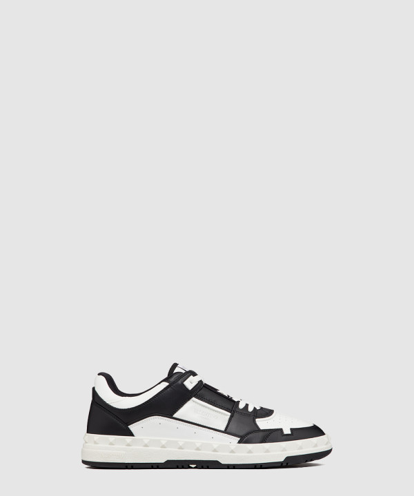 [VALENTINO-발렌티노]로우탑 송아지 가죽 스니커즈