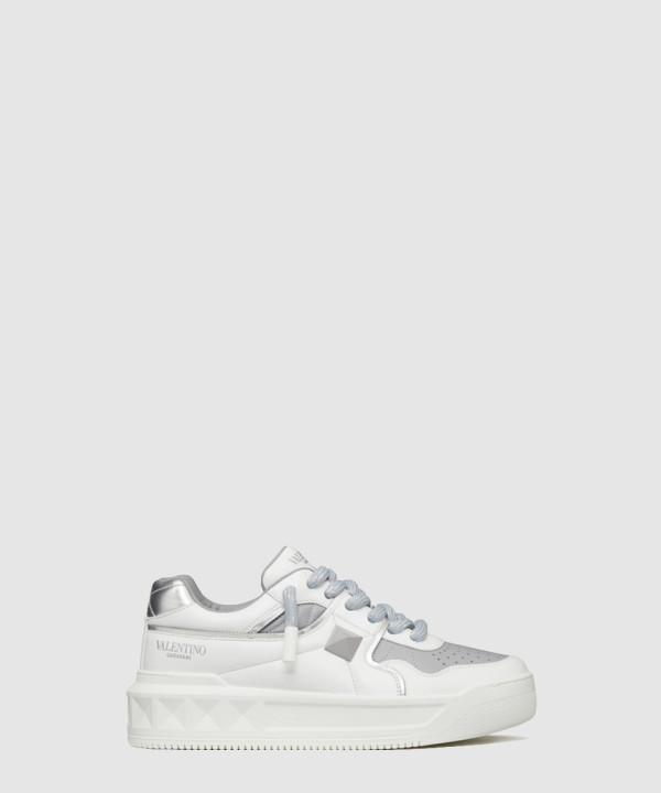 [VALENTINO-발렌티노]원 스터드 로우탑 스니커즈